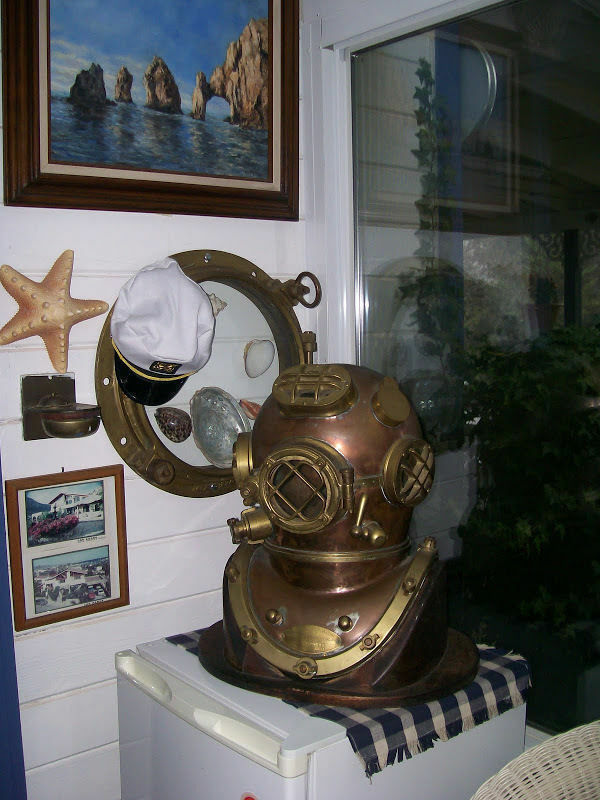 Reproduction US navy deep sea diver's copper and brass helmet, with plaque  engraved 'US Navy Diving Helmet Mark V Morse Diving Equipment Co Inc,  Boston MA', H38.5cm - Musical & Scientific Instruments